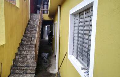 Imagem: A casa possui 2 Dormitórios e está localizado em Jardim Lucinda