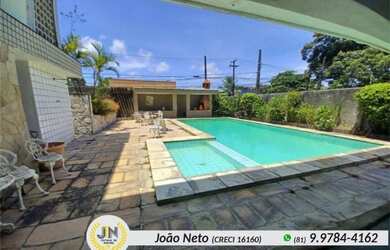 Imagem: A casa possui 5 Dormitórios, 4 Banheiros, 4 Vagas na garagem