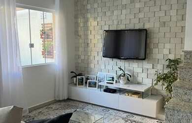 Imagem: A casa possui 3 Dormitórios, 3 Banheiros, 1 Vaga na garagem