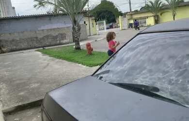 Imagem 2: VENDO UMA CASA. Varanda, 10m² de Área, 1 Vaga na garageme3 Dormitórios