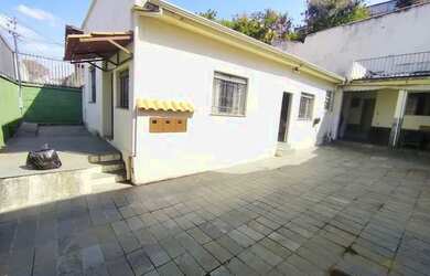 Imagem: A casa possui 3 Dormitórios, 3 Banheiros, 5 Vagas na garagem