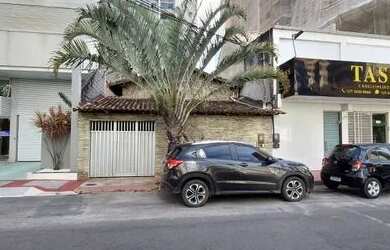 Imagem: A casa possui 2 Dormitórios, 1 Banheiro, 2 Vagas na garagem
