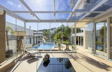 Imagem: A casa em condomínio possui 4 Dormitórios, 5 Banheiros, 5