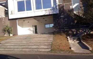 Imagem: A casa em condomínio possui 4 Dormitórios, 5 Banheiros, 4