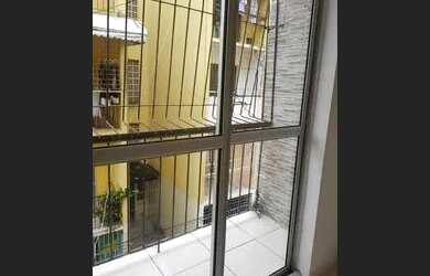 Imagem: O apartamento possui 2 Dormitórios e está localizado em Cajueiro