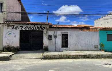 Imagem: A casa possui 2 Dormitórios, 2 Banheiros e 200m² de Área