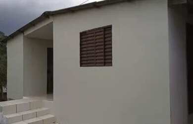 Imagem: A casa possui 2 Dormitórios, 1 Banheiro, 2 Vagas na garagem