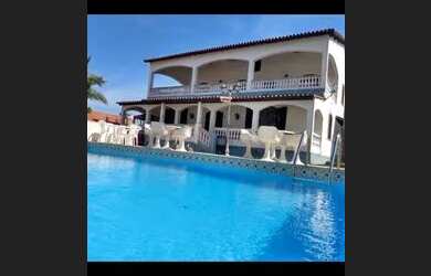 Imagem: A casa possui 4 Dormitórios e 4 Vagas na garagem e está localizado