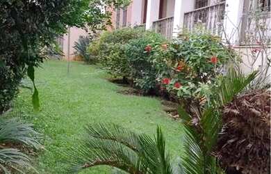 Imagem: A casa possui 4 Dormitórios, 3 Banheiros, 4 Vagas na garagem