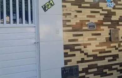 Imagem: A casa possui 4 Dormitórios, 2 Banheiros, 1 Vaga na garagem