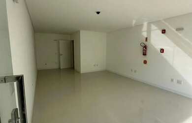 Imagem 3: Sala Comercial para Locação Anual, Quadra Mar, Bem localizada, C/ Banheiro e 1 Vaga