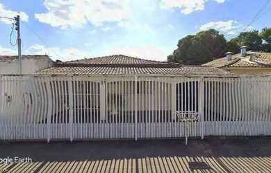 Imagem: A casa possui 2 Dormitórios, 1 Banheiro, 5 Vagas na garagem