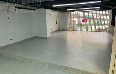 Imagem: O depósito possui 2 Vagas na garagem, 196m² de Área e está