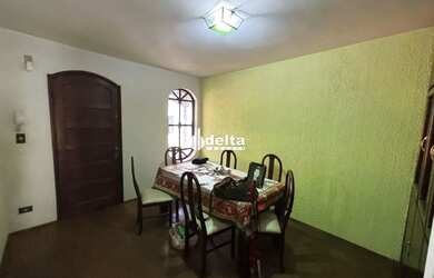 Imagem 15: Casa estilo sobrado com 5 quartos sendo 1 suíte disponível para locação...