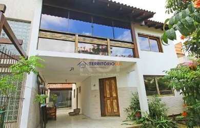 Imagem: A casa possui 3 Dormitórios, 3 Banheiros, 2 Vagas na garagem