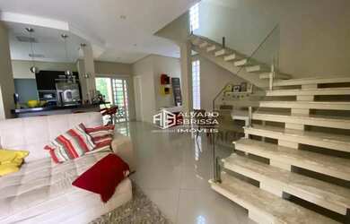 Imagem: A casa possui 3 Dormitórios, 1 Banheiro, 4 Vagas na garagem