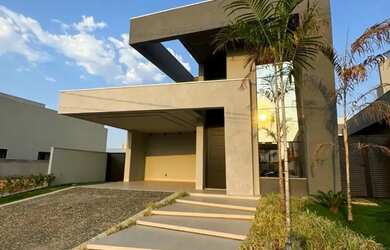 Imagem: A casa em condomínio possui 4 Dormitórios, 4 Banheiros, 4