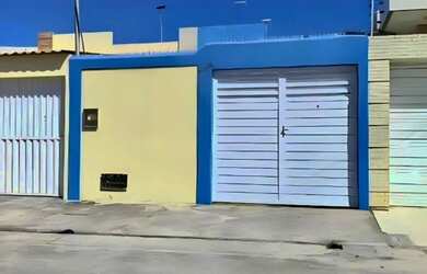 Imagem: A casa possui 2 Dormitórios, 1 Banheiro, 1 Vaga na garagem