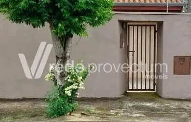 Imagem: A casa possui 4 Dormitórios, 3 Banheiros, 5 Vagas na garagem