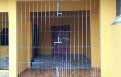 Imagem: A casa possui 3 Dormitórios, 2 Banheiros, 3 Vagas na garagem