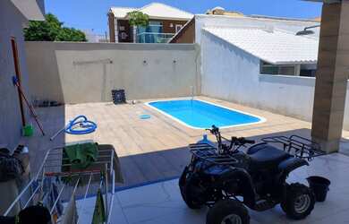 Imagem: A casa possui 2 Dormitórios, Acomodam 10 pessoas, 5 Vagas na