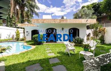 Imagem: A casa possui 4 Dormitórios, 4 Banheiros, 3 Vagas na garagem