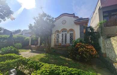 Imagem: A casa possui 4 Dormitórios, 5 Banheiros, 234m² de Área e