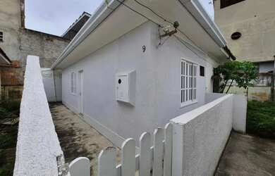 Imagem: A casa possui 1 Dormitório, 1 Banheiro, 54m² de Área e está