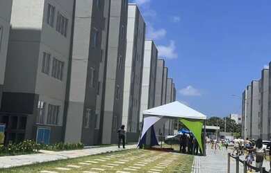 Imagem: O apartamento possui 2 Dormitórios, 1 Banheiro, 1 Vaga na garagem