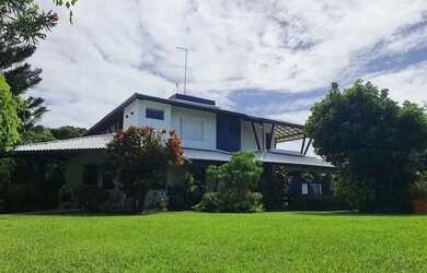 Imagem: A casa em condomínio possui 5 Dormitórios, 5 Banheiros, 354m²