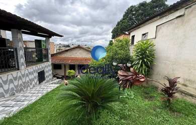 Imagem: A casa possui 3 Dormitórios, 2 Banheiros, 2 Vagas na garagem