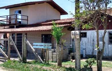 Imagem: A casa possui 2 Dormitórios, 2 Banheiros, 90m² de Área e