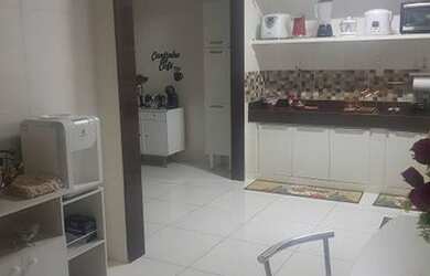 Imagem: A casa possui 3 Dormitórios, 1 Banheiro, 1 Vaga na garagem