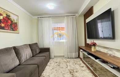 Imagem: A casa possui 3 Dormitórios, 3 Banheiros, 2 Vagas na garagem