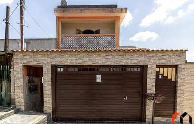 Imagem: A casa possui 3 Dormitórios, 2 Banheiros, 1 Vaga na garagem