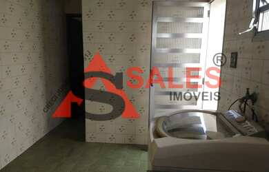 Imagem: A casa possui 3 Dormitórios, 2 Banheiros, 4 Vagas na garagem