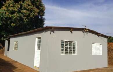 Imagem: A casa possui 2 Dormitórios, 1 Banheiro, 5 Vagas na garagem