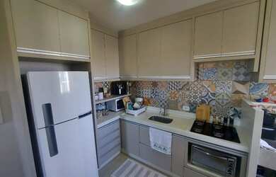 Imagem: O apartamento possui 2 Dormitórios, 1 Banheiro, 1 Vaga na garagem