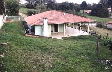 Imagem: A casa possui 2 Dormitórios, 1 Banheiro, 4 Vagas na garagem