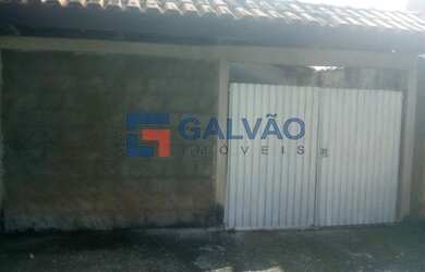 Imagem: A casa possui 3 Dormitórios, 1 Banheiro, 3 Vagas na garagem