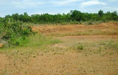 Imagem: O terreno à venda possui 105760m² de Área e Imóvel novo