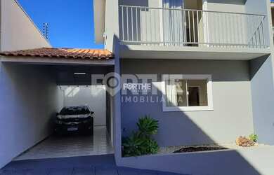 Imagem: A casa possui 2 Dormitórios, 1 Banheiro, 2 Vagas na garagem