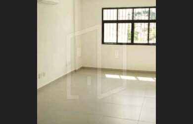 Imagem: O depósito possui 1 Vaga na garagem, 82m² de Área e está