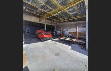 Imagem 2: Barracão para mecânica. 284m² de Áreae5 Vagas na garagem