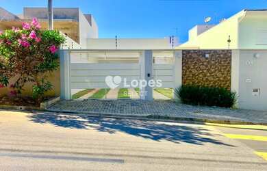 Imagem: A casa possui 3 Dormitórios, 2 Banheiros, 250m² de Área e