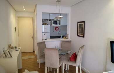 Imagem: O apartamento possui 2 Dormitórios, 1 Banheiro, 1 Vaga na garagem