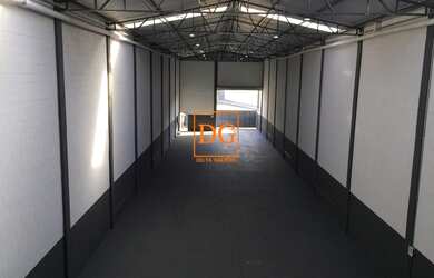 Imagem: O depósito possui 3 Vagas na garagem, 700m² de Área e está