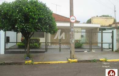 Imagem: O depósito possui 3 Vagas na garagem e 175m² de Área e está