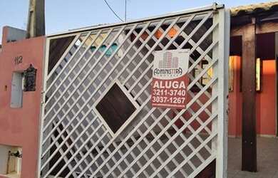 Imagem: A casa possui 2 Dormitórios, 2 Banheiros, 2 Vagas na garagem