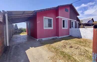 Imagem: A casa possui 2 Dormitórios, 2 Banheiros, 1 Vaga na garagem